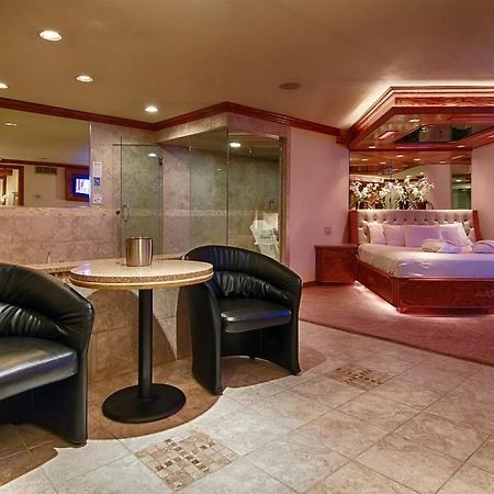 Sybaris Pool Suites Northbrook - Adults Only Гленвью Экстерьер фото