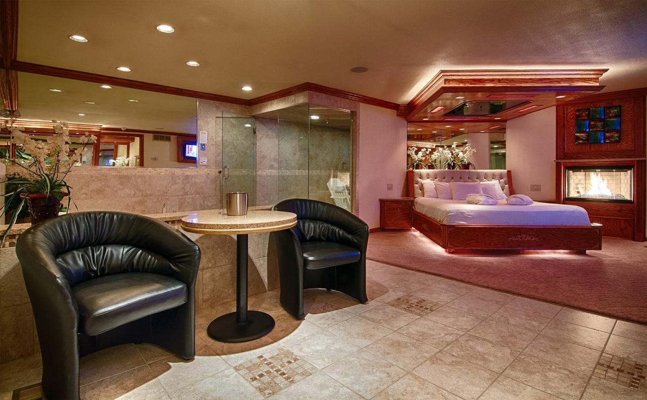 Sybaris Pool Suites Northbrook - Adults Only Гленвью Экстерьер фото