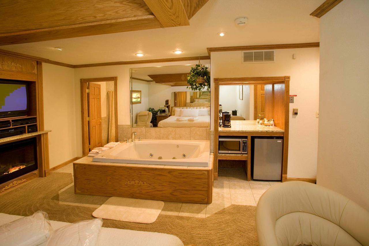 Sybaris Pool Suites Northbrook - Adults Only Гленвью Экстерьер фото